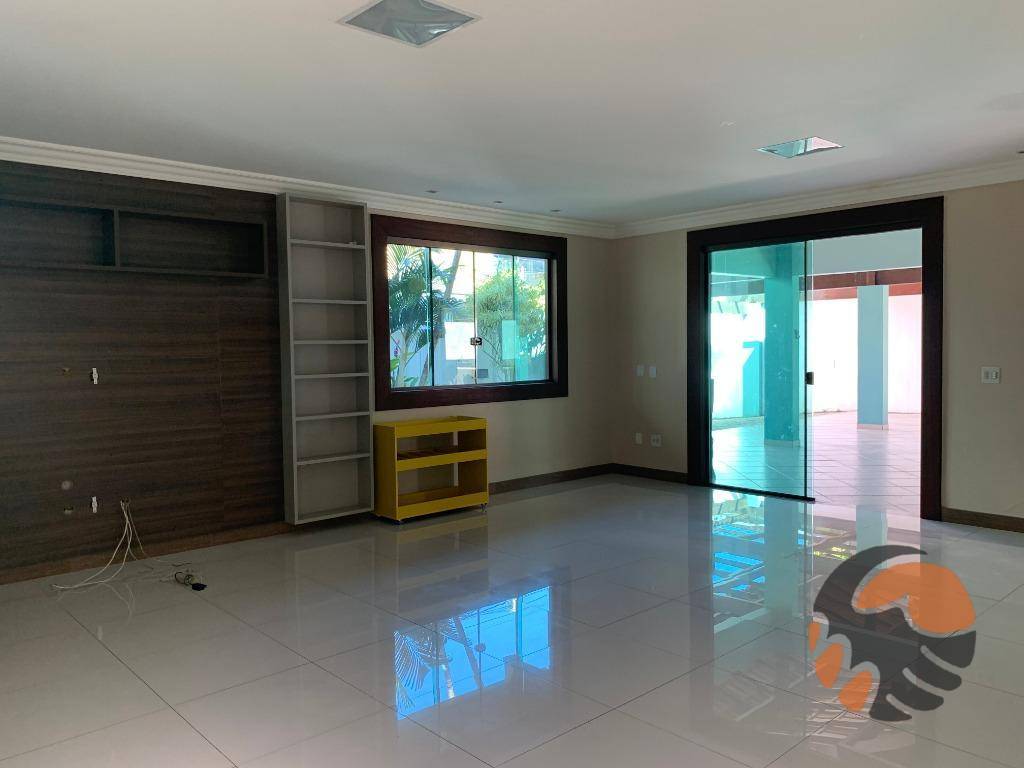 Casa para alugar com 4 quartos, 220m² - Foto 5