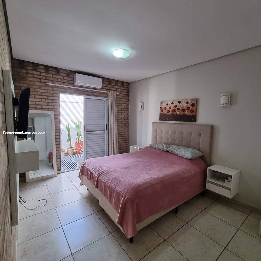 Casa à venda com 4 quartos, 220m² - Foto 7