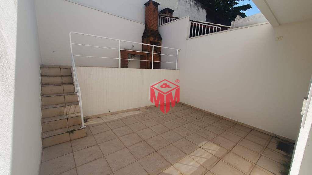 Sobrado à venda e aluguel com 3 quartos, 179m² - Foto 1