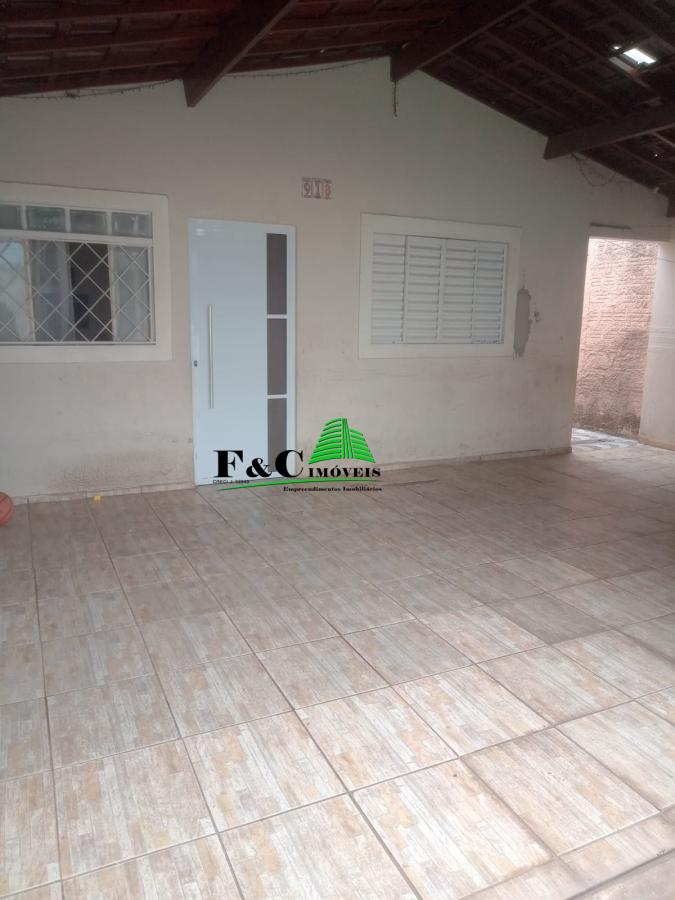 Casa à venda com 2 quartos, 200m² - Foto 1