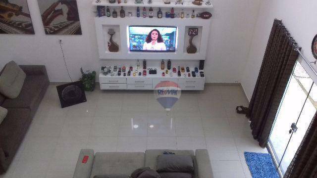 Casa de Condomínio à venda com 4 quartos, 244m² - Foto 1