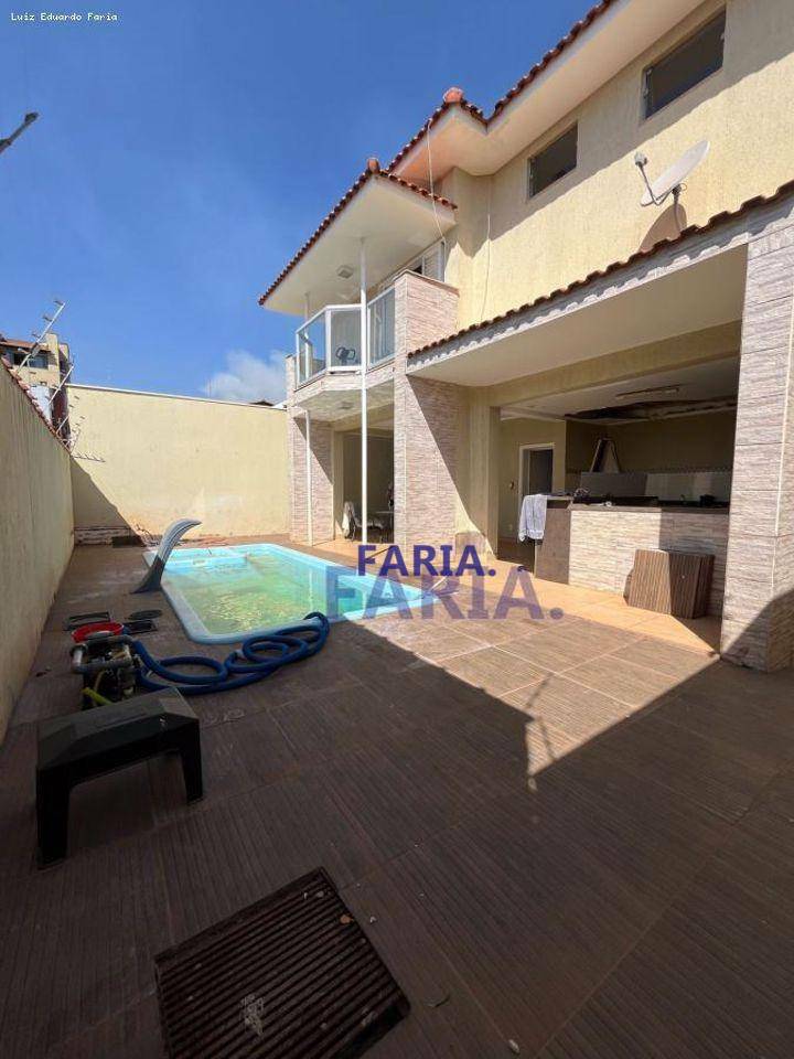 Casa à venda com 7 quartos, 250m² - Foto 16