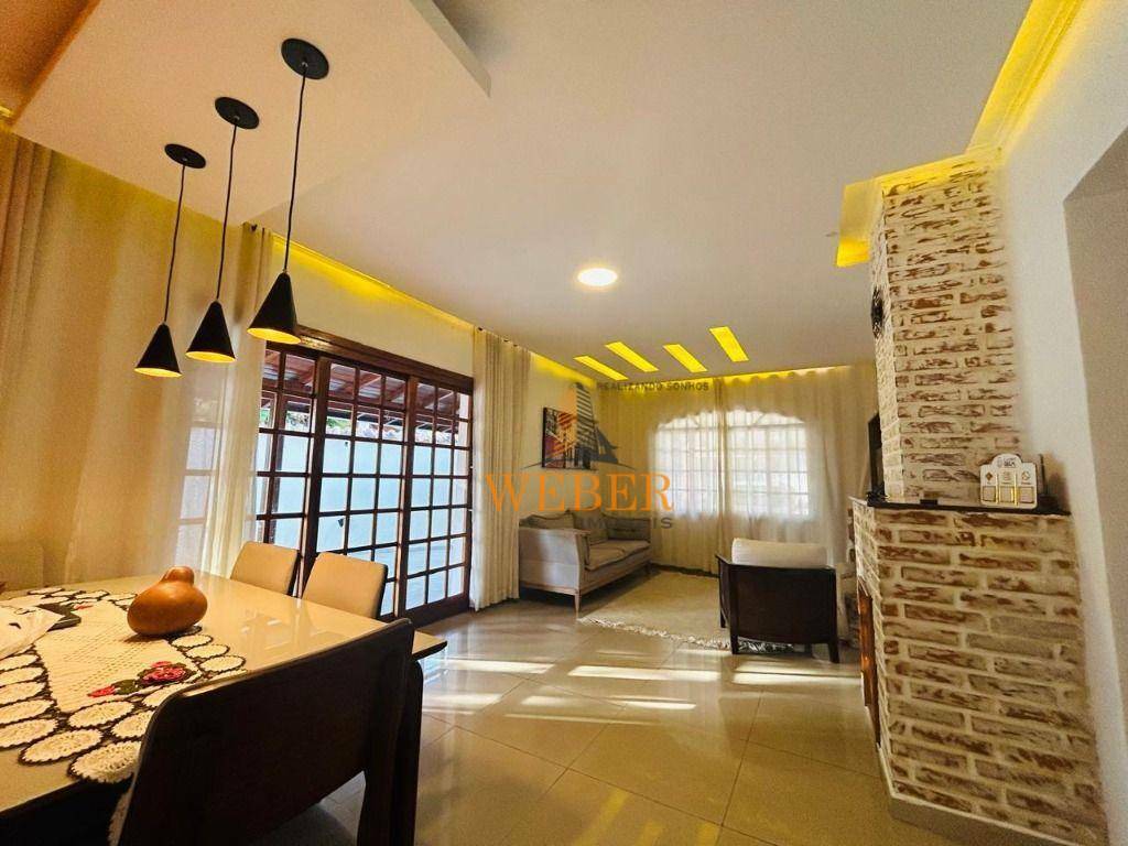 Casa de Condomínio à venda com 3 quartos, 230m² - Foto 2