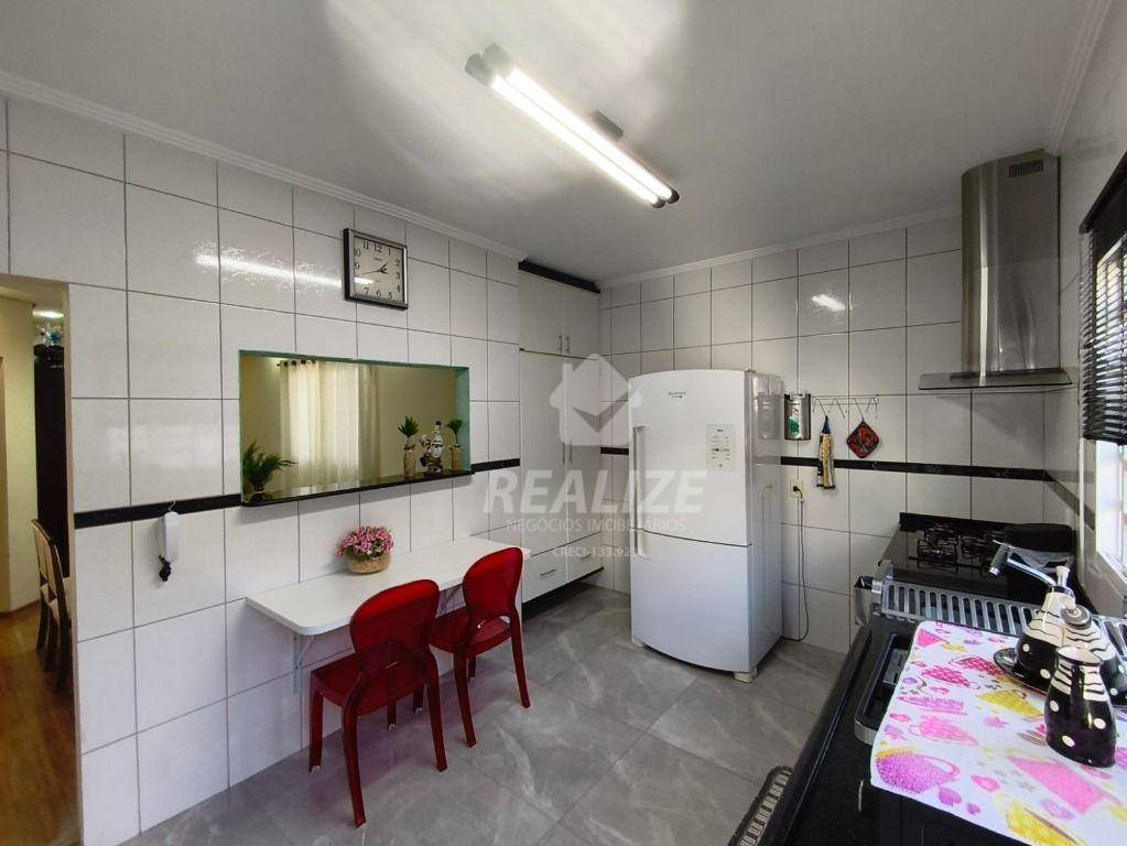 Casa à venda com 3 quartos, 210m² - Foto 18
