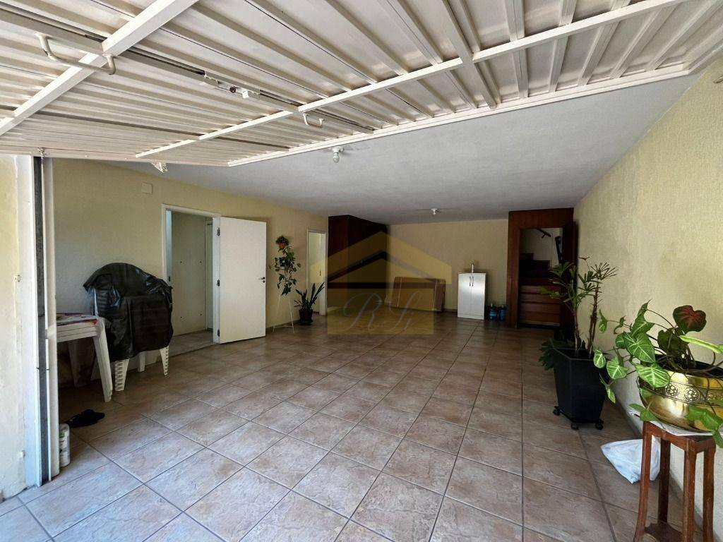 Casa à venda com 3 quartos, 219m² - Foto 30