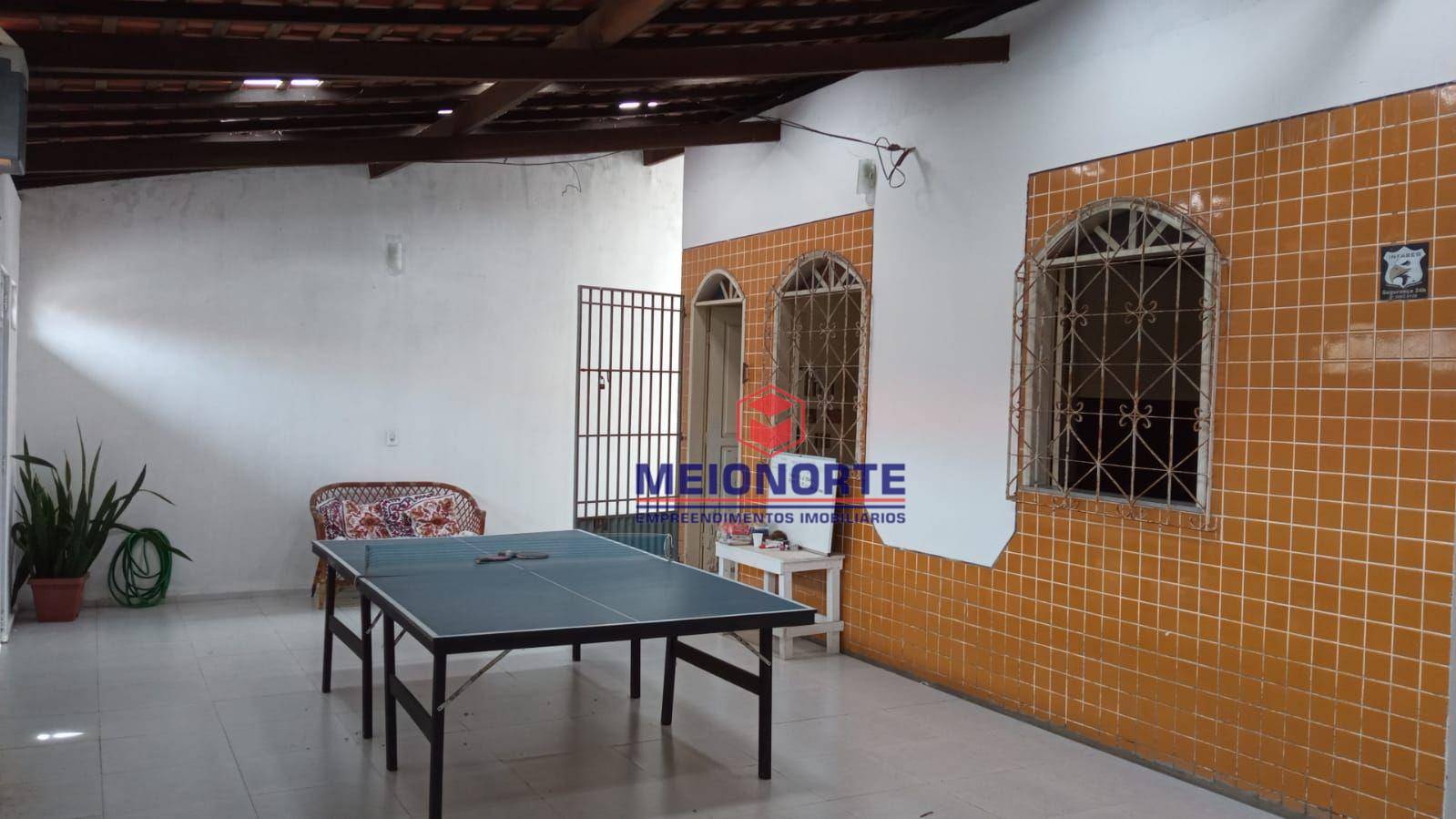 Casa à venda com 2 quartos, 100m² - Foto 1