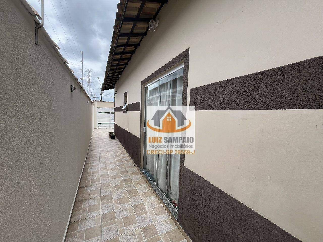 Casa à venda com 2 quartos, 68m² - Foto 2