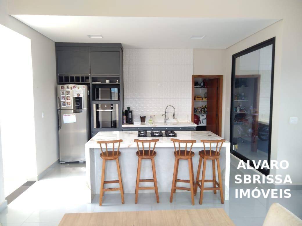 Casa, 3 quartos, 174 m² - Foto 1