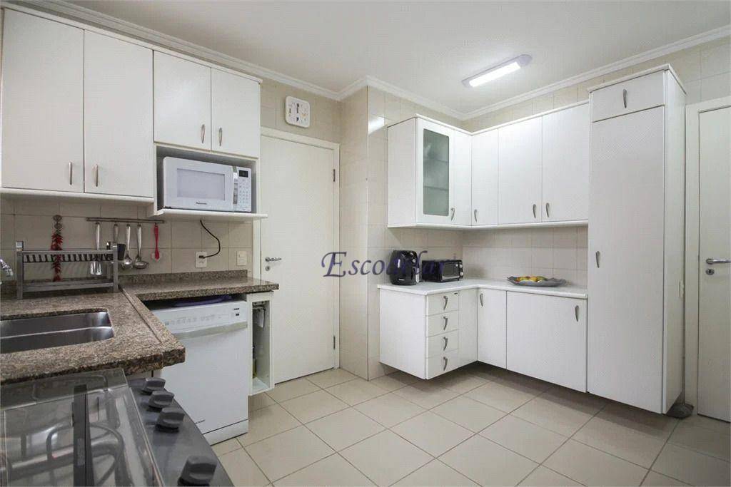 Apartamento à venda com 4 quartos, 195m² - Foto 17