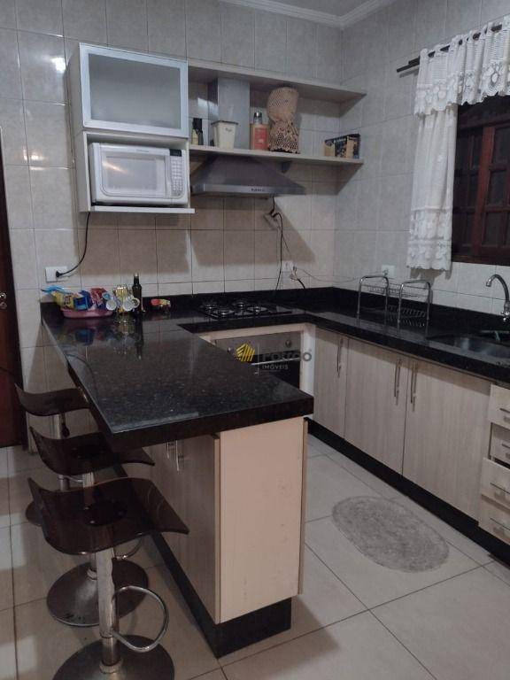 Sobrado à venda com 3 quartos, 240m² - Foto 2