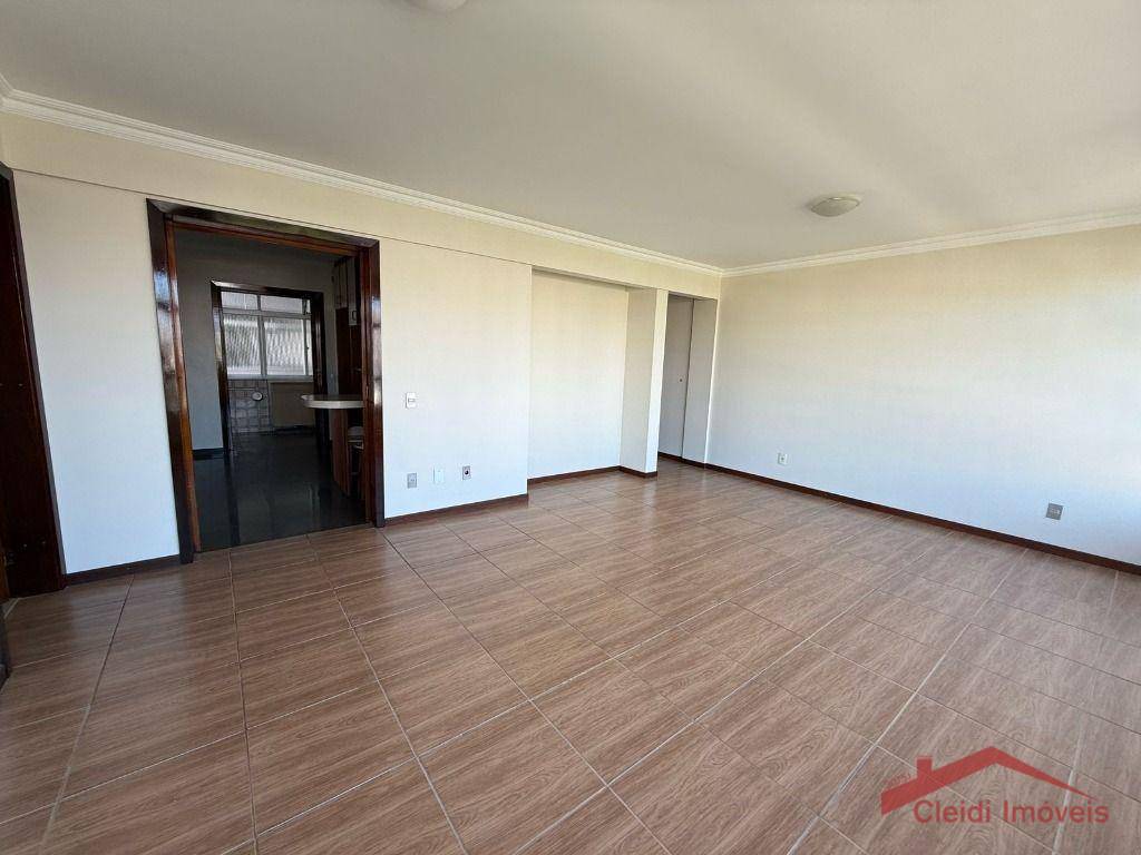 Apartamento para alugar com 3 quartos, 122m² - Foto 3