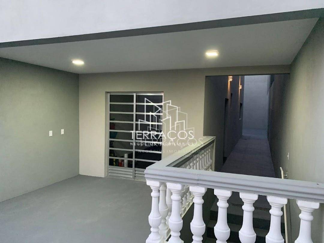 Casa à venda com 2 quartos, 138m² - Foto 1