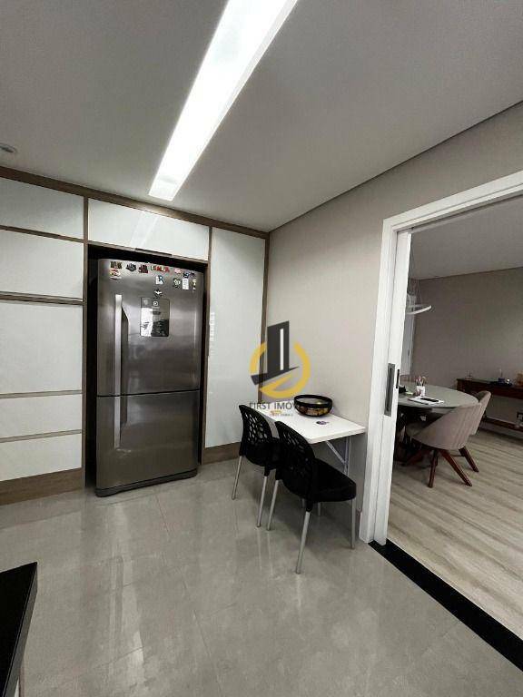 Apartamento à venda com 3 quartos, 147m² - Foto 7