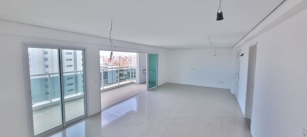 Apartamento à venda com 3 quartos, 151m² - Foto 4