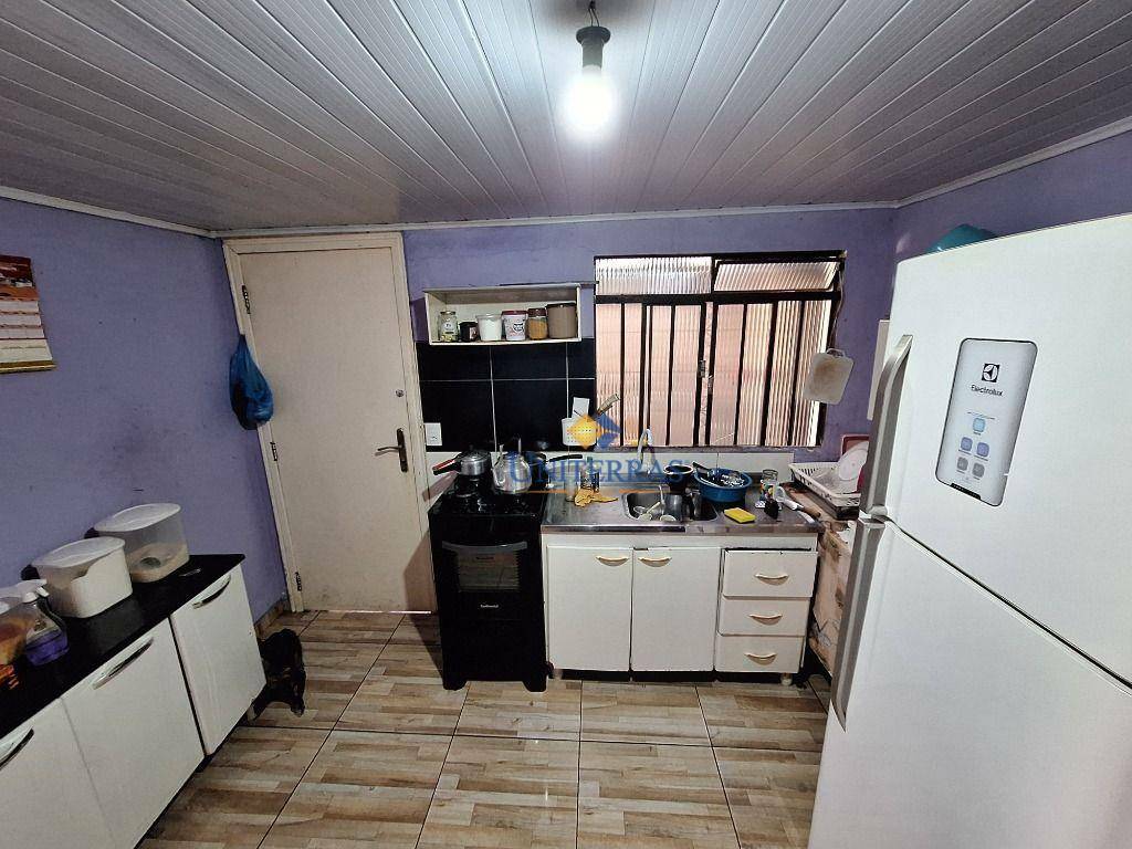 Casa à venda com 3 quartos, 70m² - Foto 11