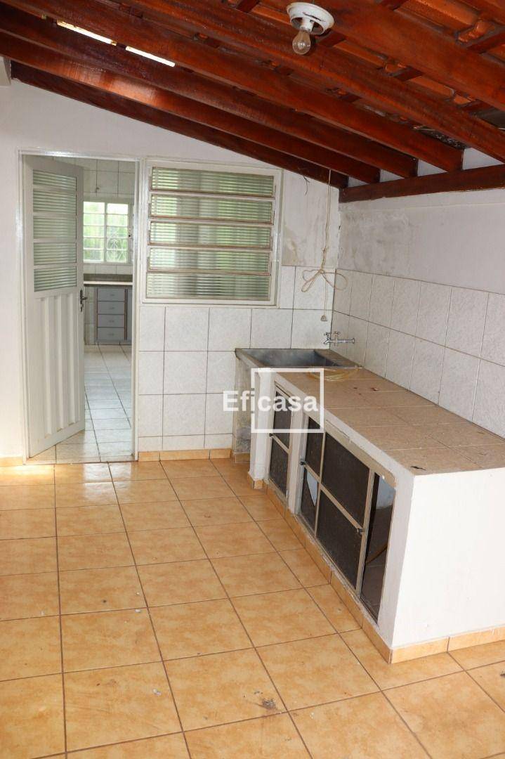 Casa à venda com 3 quartos, 220m² - Foto 14