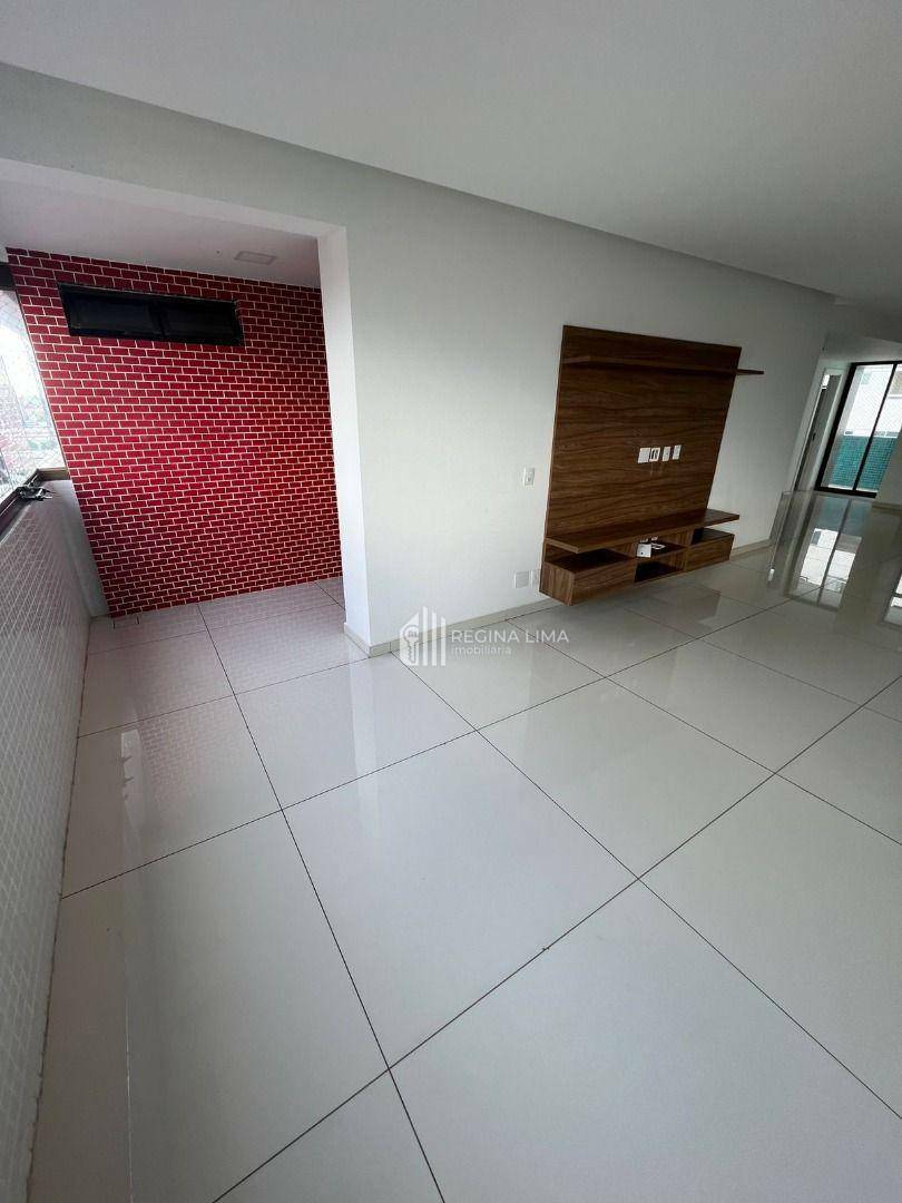 Apartamento à venda com 3 quartos, 216m² - Foto 2