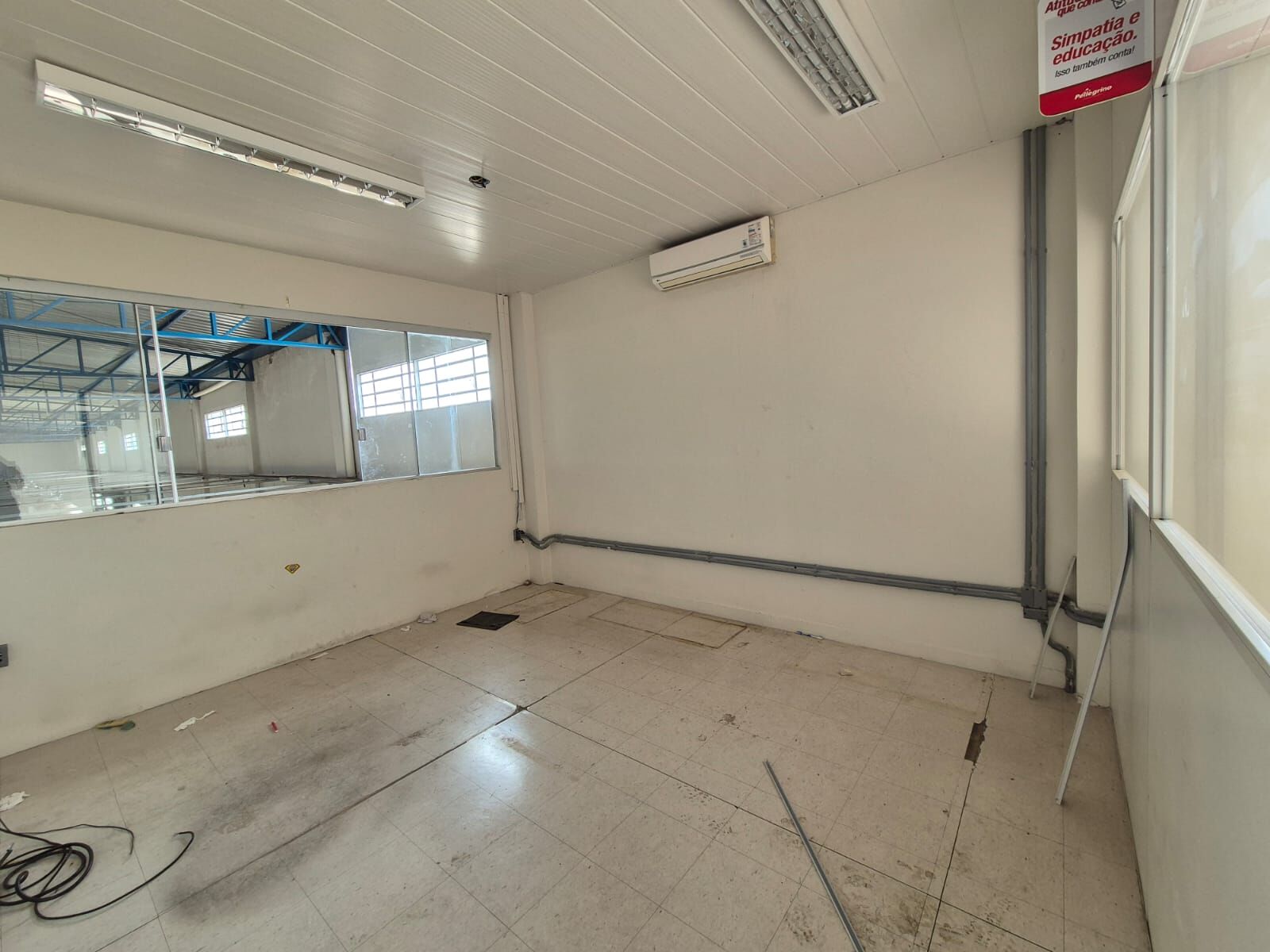 Depósito-Galpão-Armazém para alugar, 1600m² - Foto 5