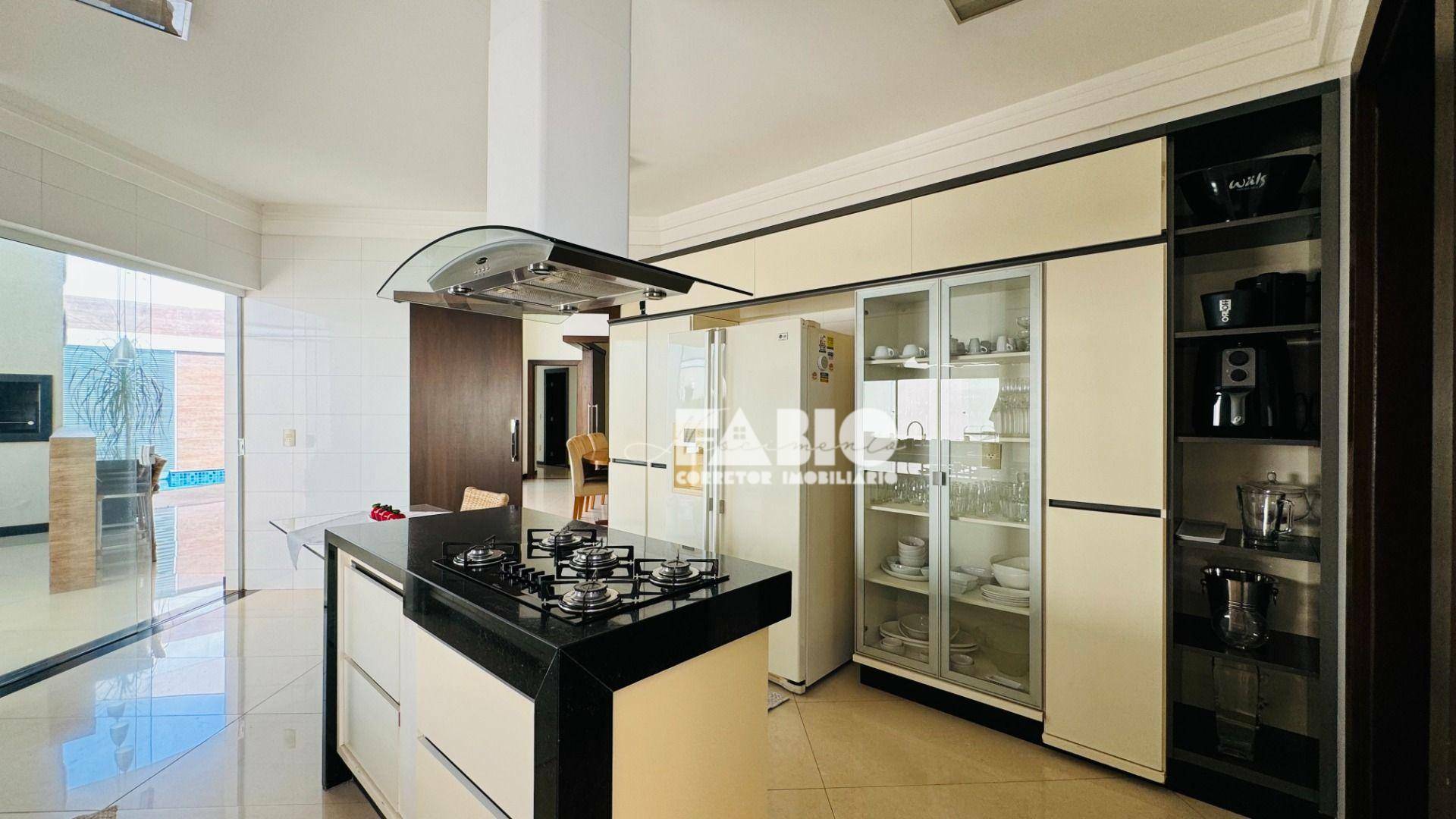 Casa à venda com 4 quartos, 350m² - Foto 15