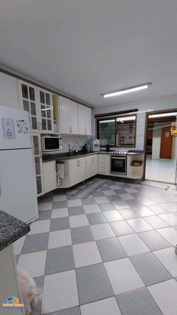 Casa à venda com 4 quartos, 286m² - Foto 1