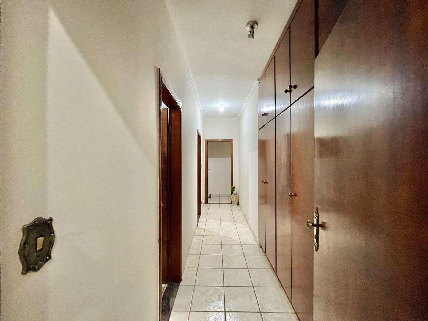 Casa para alugar com 3 quartos, 321m² - Foto 13