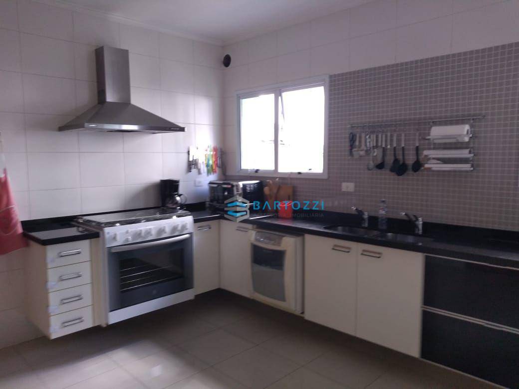 Apartamento para alugar com 4 quartos, 260m² - Foto 1