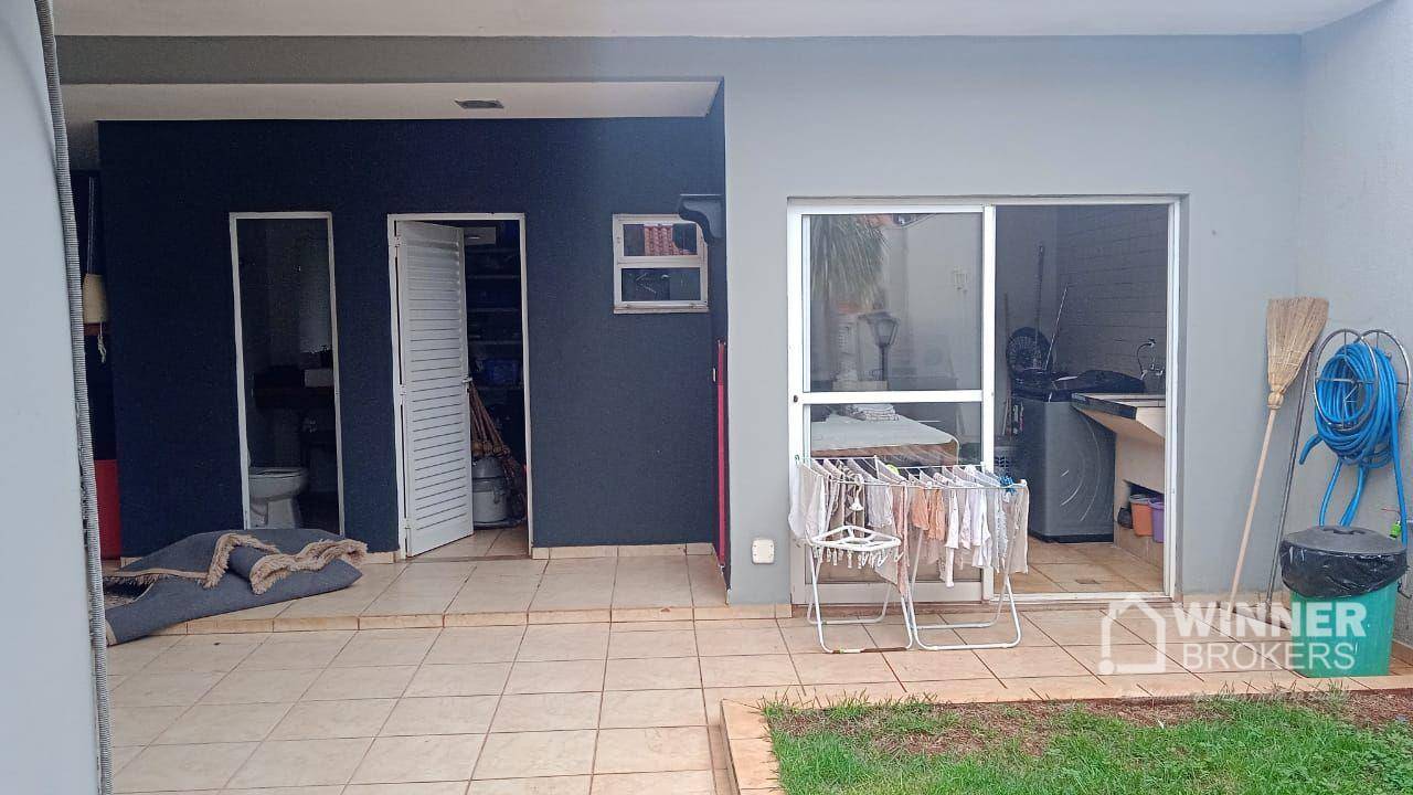 Casa à venda com 3 quartos, 220m² - Foto 4