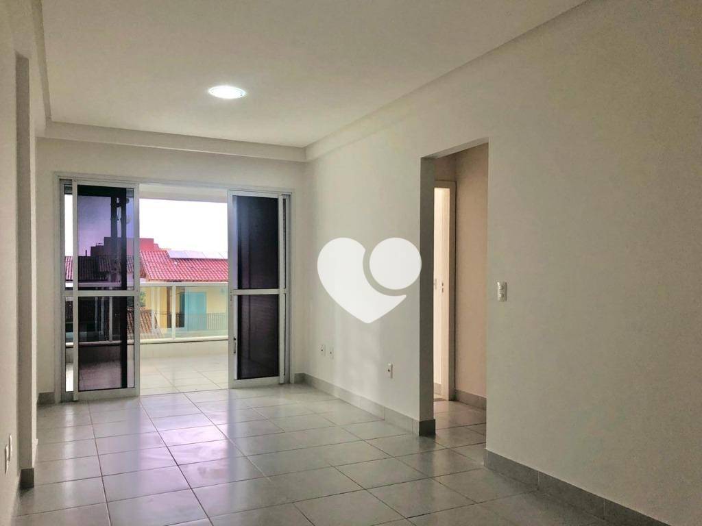 Apartamento à venda com 2 quartos, 70m² - Foto 3