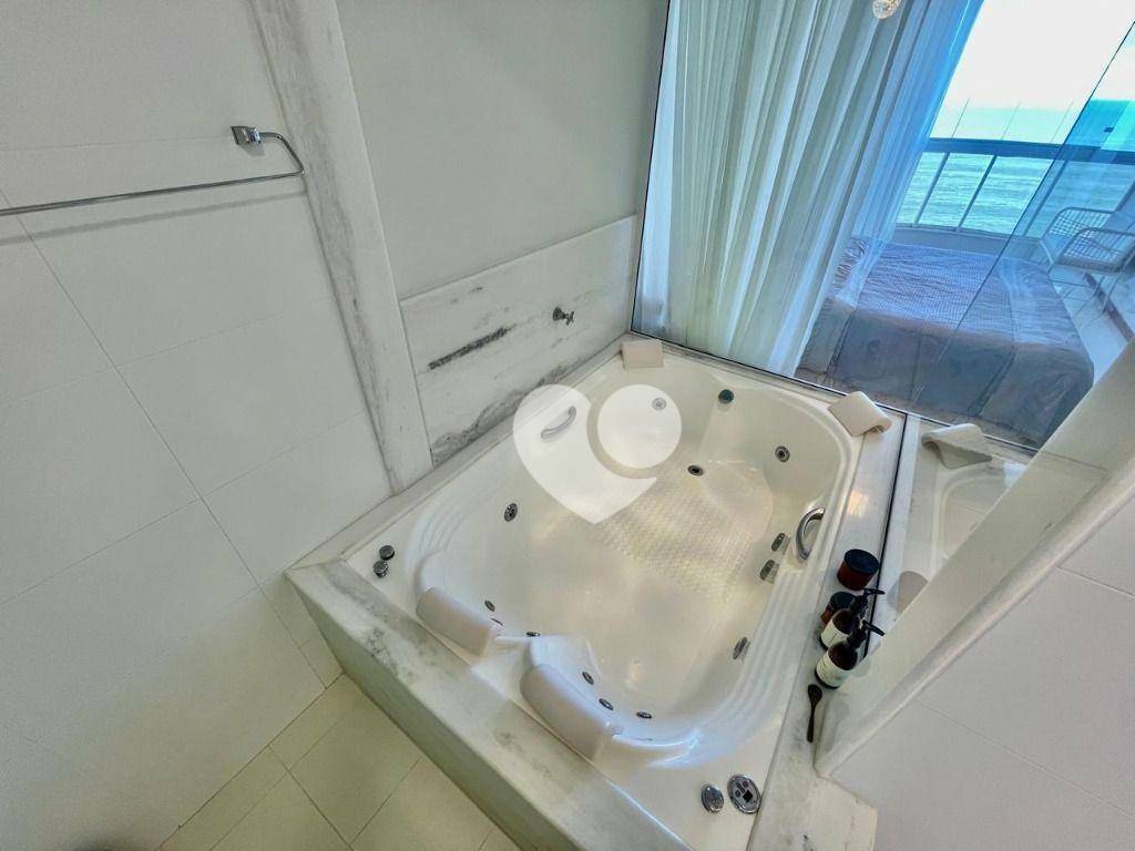 Cobertura para alugar com 3 quartos, 220m² - Foto 10