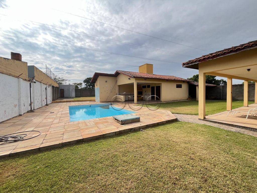 Chácara, 3 quartos, 1550 m² - Foto 1