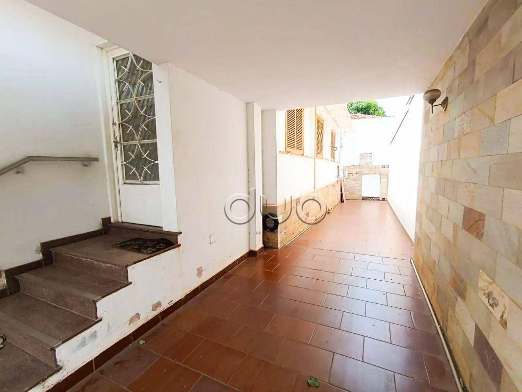 Casa à venda com 3 quartos, 232m² - Foto 2