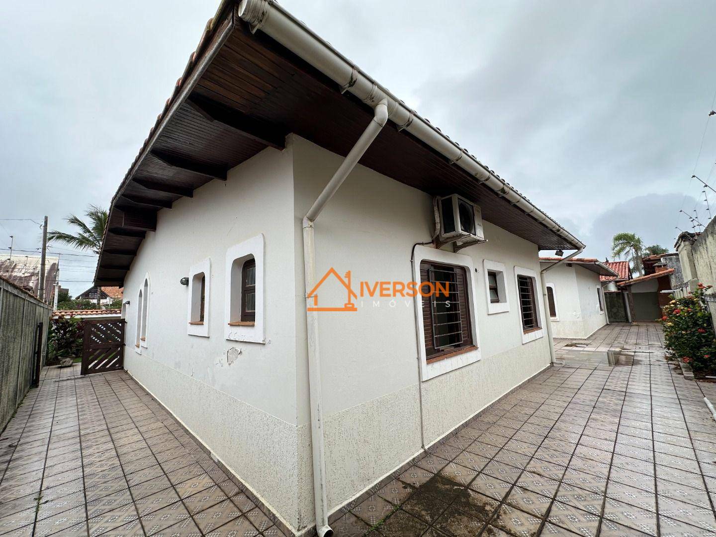 Casa à venda com 3 quartos, 340m² - Foto 2