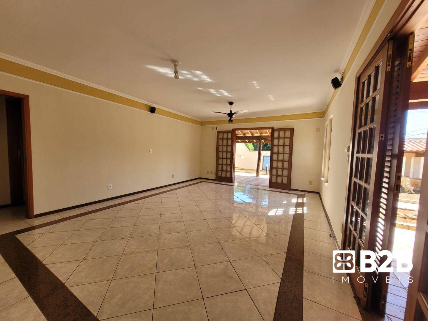 Casa à venda com 2 quartos, 235m² - Foto 4