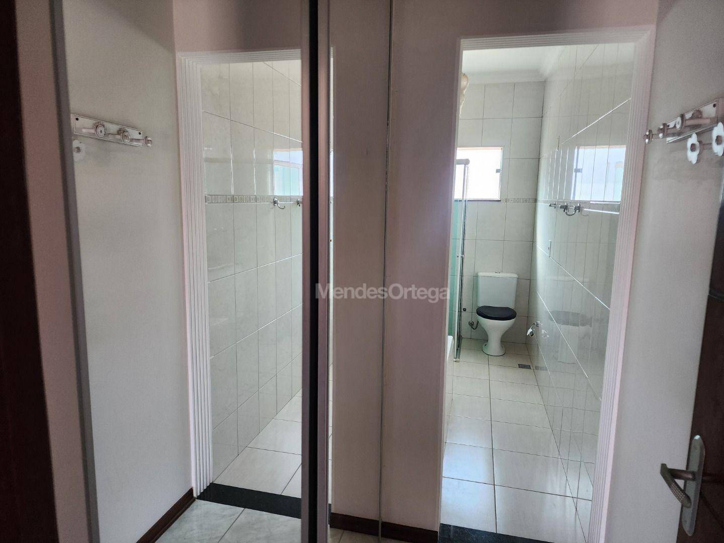 Casa de Condomínio para alugar com 3 quartos, 250m² - Foto 21