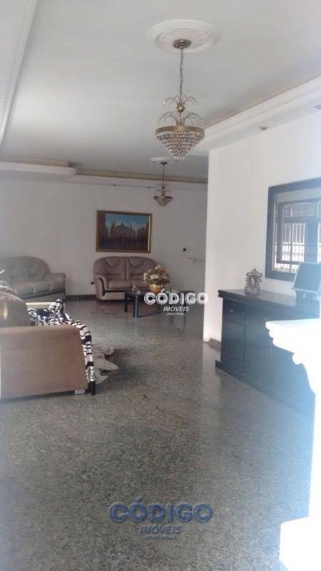 Casa à venda e aluguel com 3 quartos, 200m² - Foto 11