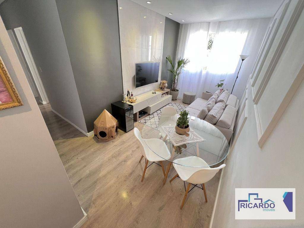 Apartamento à venda com 2 quartos, 61m² - Foto 1