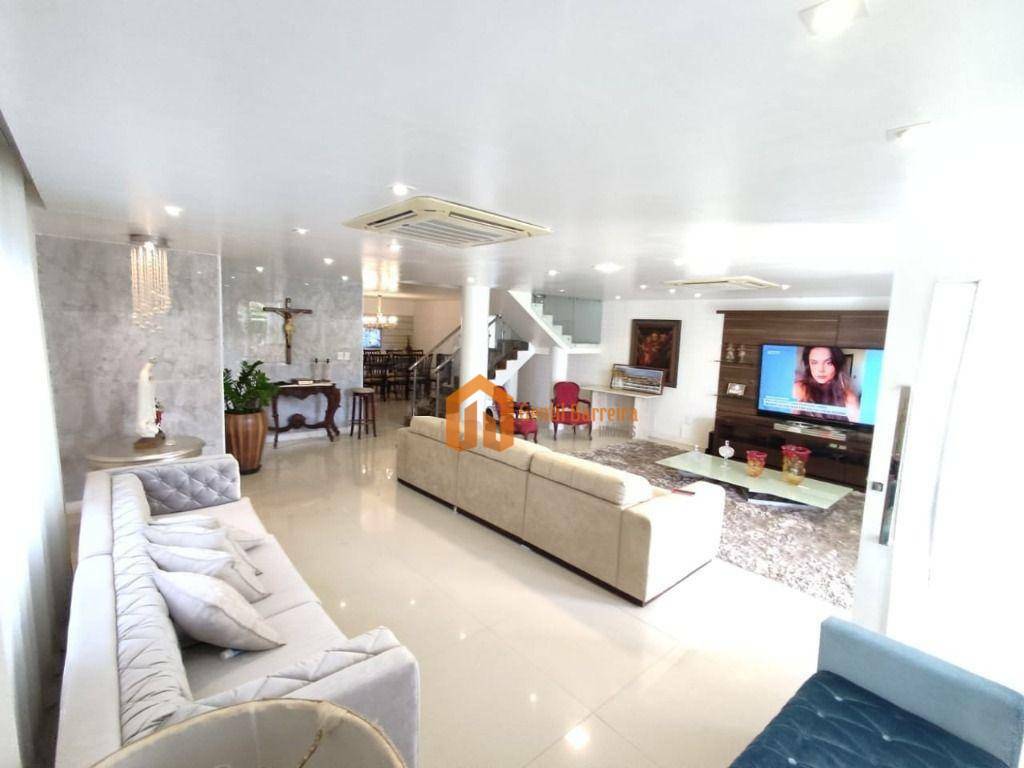 Casa à venda com 4 quartos, 600m² - Foto 1