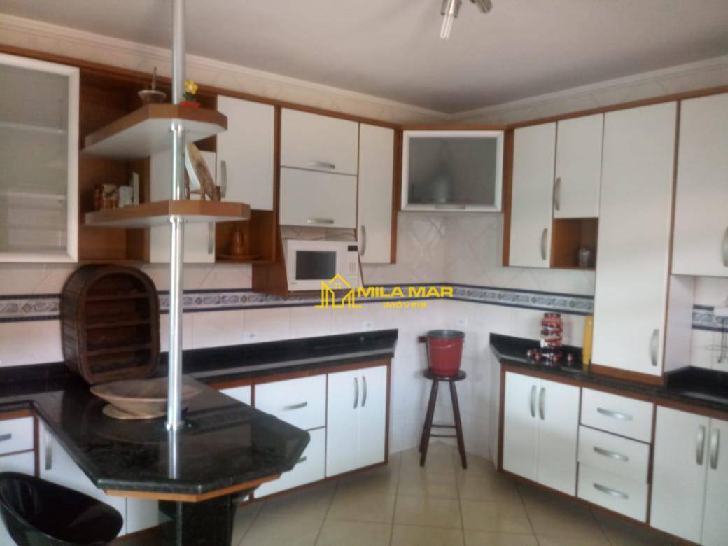 Sobrado à venda com 3 quartos, 200m² - Foto 1