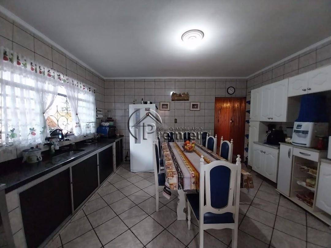 Casa à venda com 3 quartos, 250m² - Foto 13