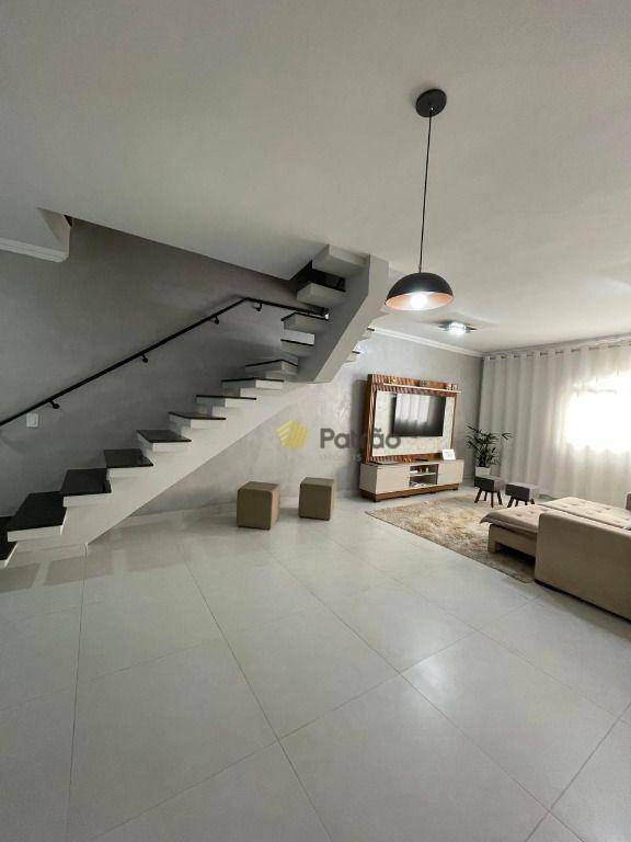 Sobrado à venda com 3 quartos, 263m² - Foto 1