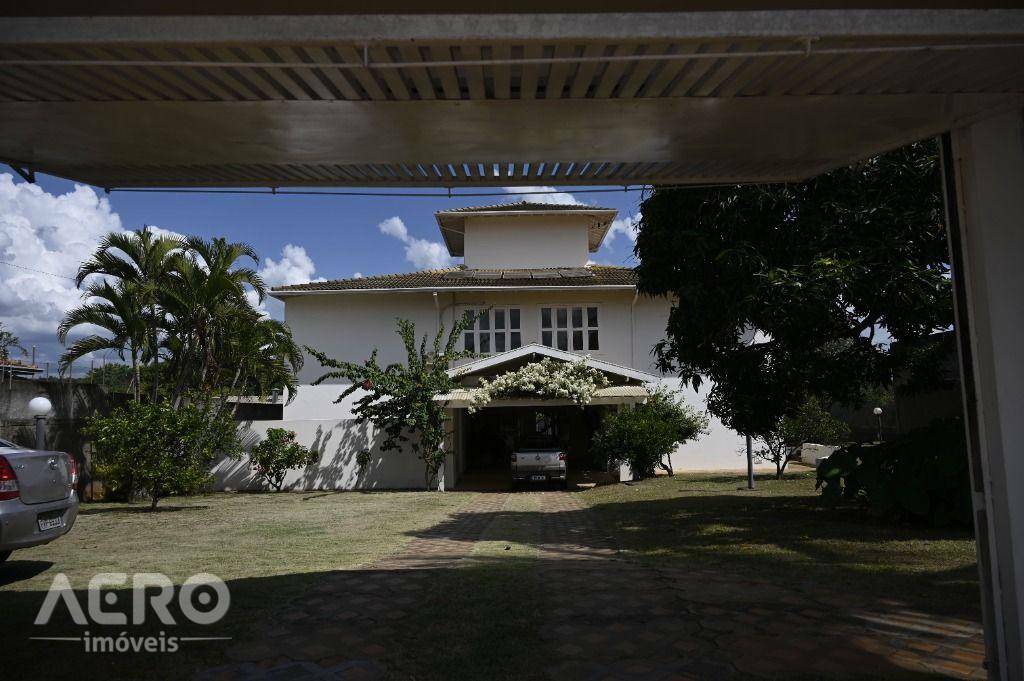 Casa à venda com 5 quartos, 591m² - Foto 2