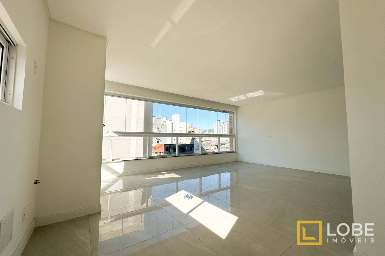 Apartamento à venda com 3 quartos, 121m² - Foto 4