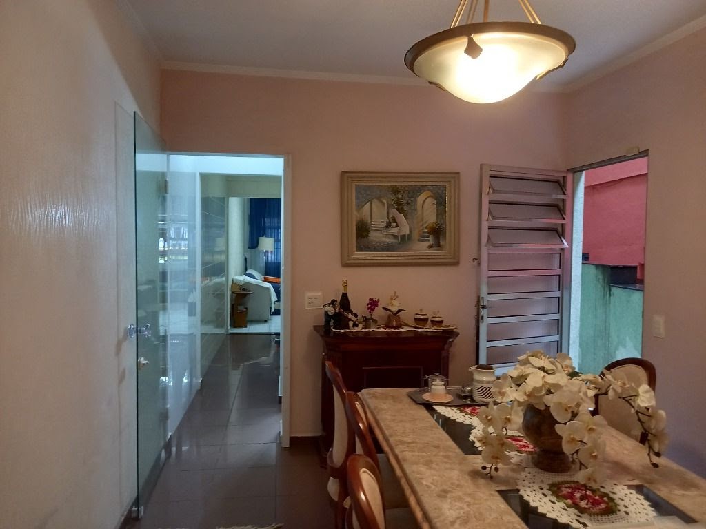 Sobrado à venda com 4 quartos, 228m² - Foto 1