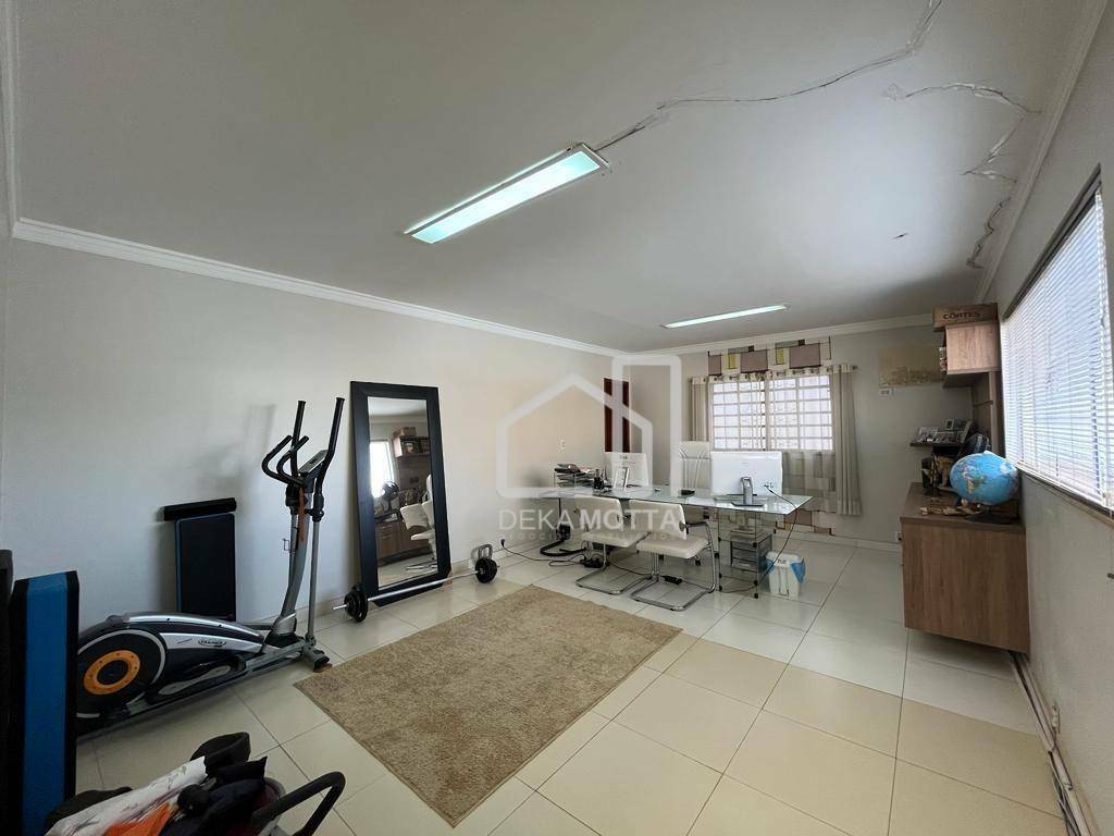 Casa à venda com 3 quartos, 300m² - Foto 3