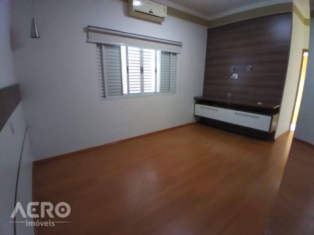 Casa à venda e aluguel com 3 quartos, 230m² - Foto 3