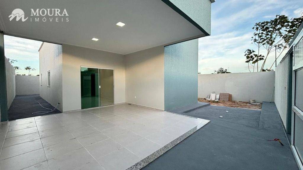 Casa à venda com 3 quartos, 114m² - Foto 1