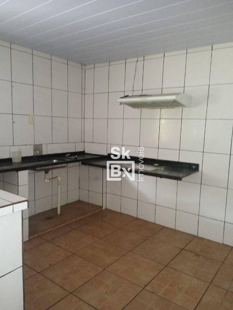 Casa à venda com 3 quartos, 179m² - Foto 1