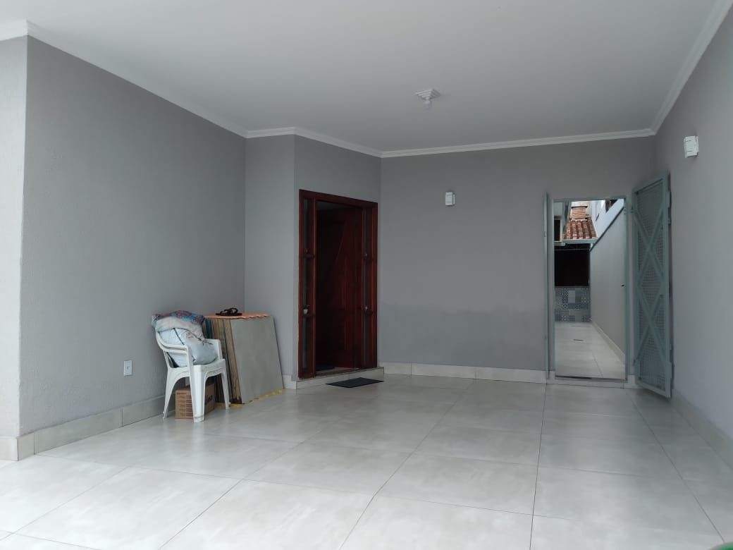 Casa à venda com 3 quartos, 190m² - Foto 1