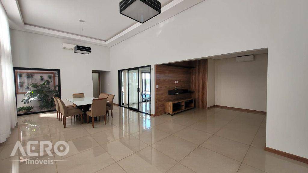 Casa de Condomínio à venda com 3 quartos, 226m² - Foto 1