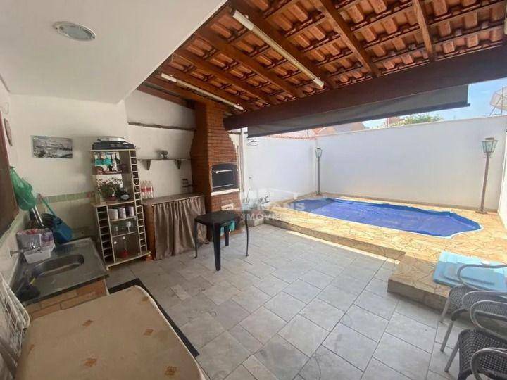 Casa à venda com 3 quartos, 127m² - Foto 1